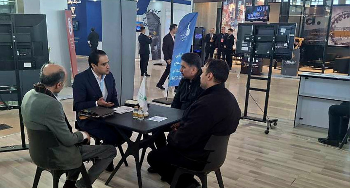 نشست بنیاد ملی بازی‌های رایانه‌ای با تولیدکنندگان تجهیزات شهر بازی‌ها و اتاق‌های فرار در نمایشگاه AMTECH