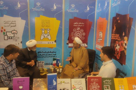 تأکید بر نقش تربیتی بازی‌ها در بازید مسئولان فرهنگی از غرفه بنیاد