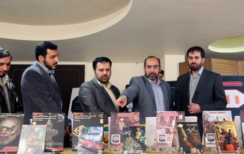 دبیر شورای عالی فضای مجازی از نمایشگاه دستاوردهای بنیاد ملی بازیهای رایانهای بازدید کرد