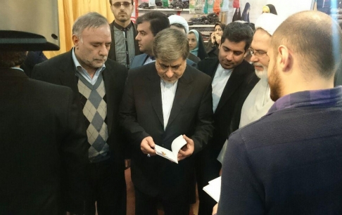 بازدید علی جنتی از فعالیتهای فرهنگی بنیاد ملی بازیهای رایانهای